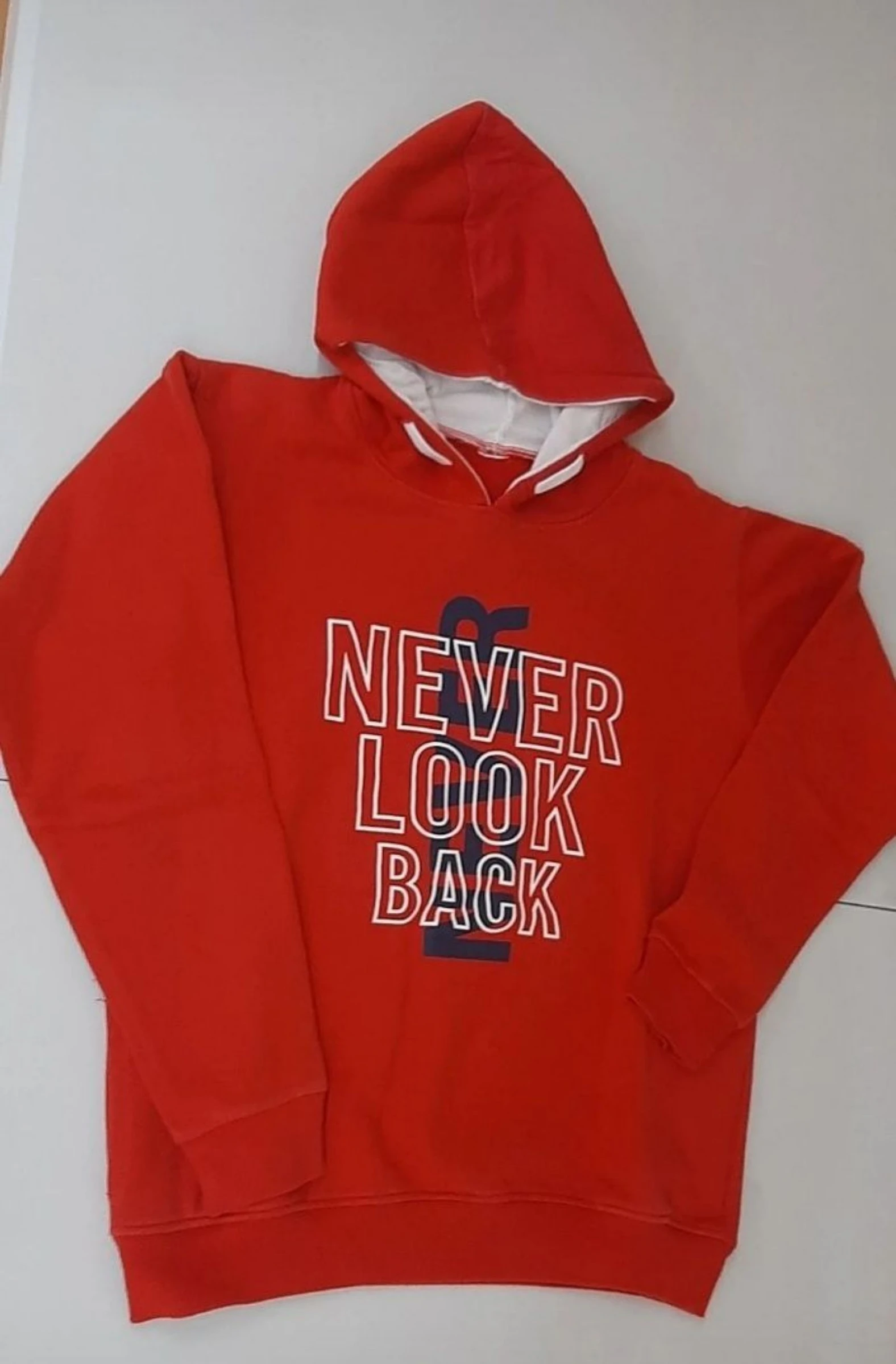 Sweatshirt vermelha - rapaz - 14 anos